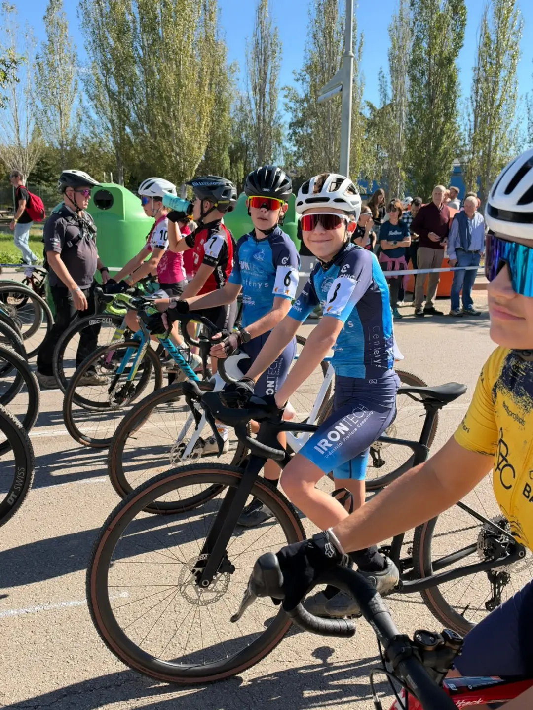 Alumnes del club en una jornada de ciclocross a Manlleu